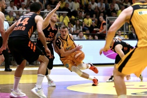 VIDEO Lovre Runjić prvo poluvrijeme bio gledatelj, a onda uništio Cedevitu Junior