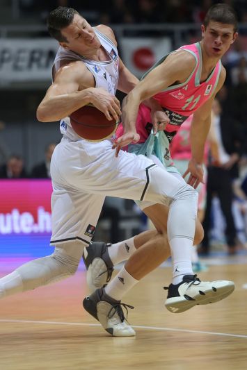 Luka Božić raskinuo ugovor s Valencijom i kao slobodan igrač potpisao za Granadu