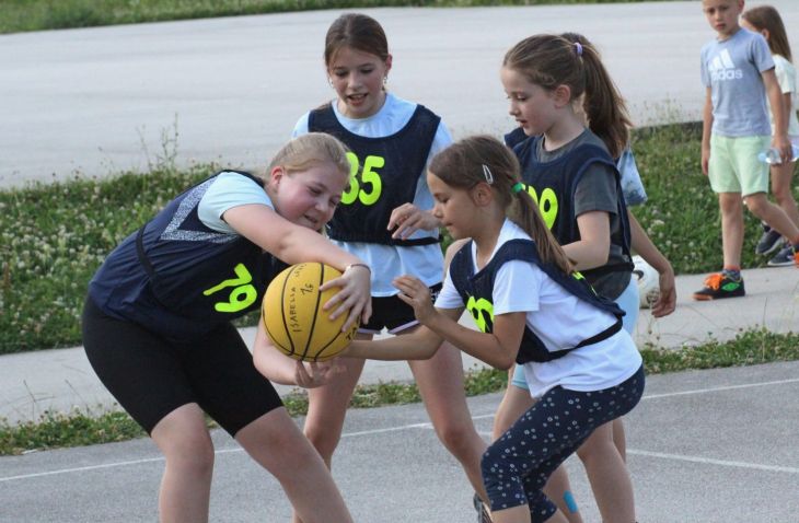 Za kraj školske godine KK Dubrava organizirala tradicionalni kamp za djevojčice i dječake