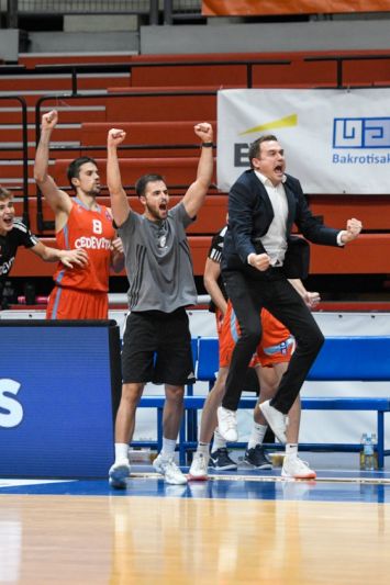 Košarka, emocija, strast - pogledajte kako je klupa Cedevite Junior proslavila Buljanov pobjednički koš