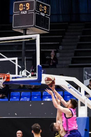 Pogledajte kako je Split nesretno izgubio od Mege, podsjetilo je na koš Travisa na utakmici Zadar - Partizan