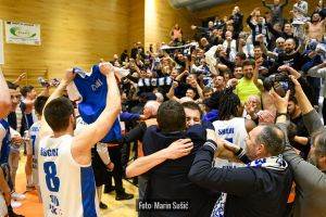 VIDEO, FOTO: Pogledajte euforiju nakon plasmana Alkara u finale: Tribine se tresu, pada ograda, bilo je opasno...