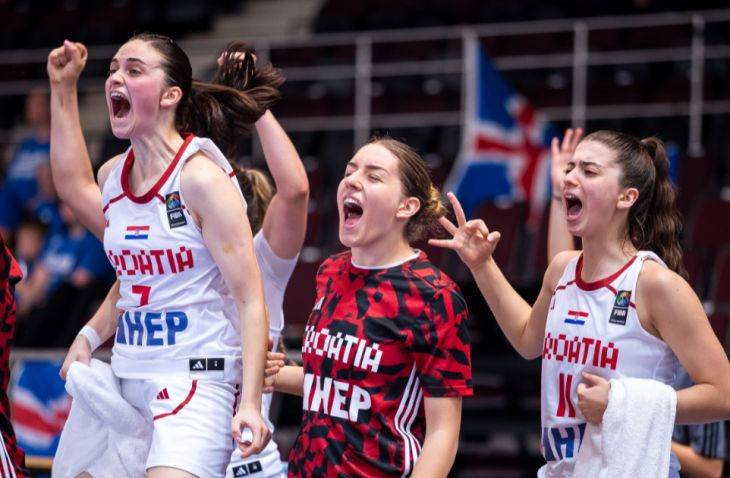 Juniorke u drami srušile Island, jedna pobjeda dijeli ih od povratka u A diviziju