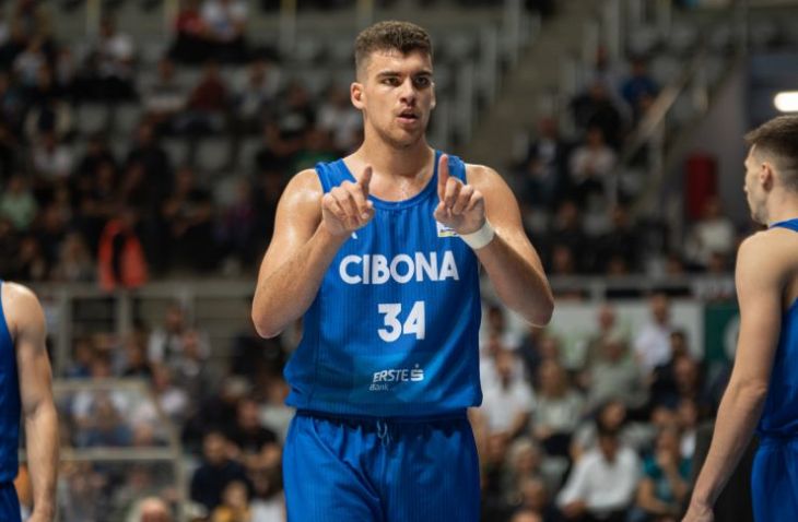 Nakon tišine Splićani bacaju bombu za bombom. Jučer je predstavljen trener, danas se krenulo s igračima