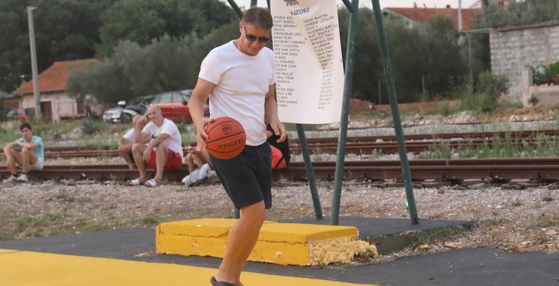 FOTO: Veliki navijač Zadra Tomislav Bralić uzeo balun u ruke