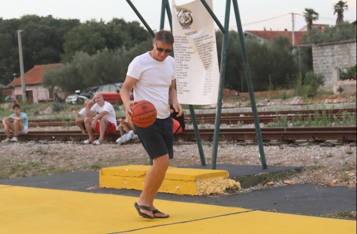 FOTO: Veliki navijač Zadra Tomislav Bralić uzeo balun u ruke