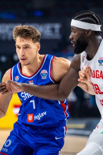 Srbin zbog udaranja Portugalca u trbuh isključen u 5. minuti, a onda se ozlijedio Bogdanović