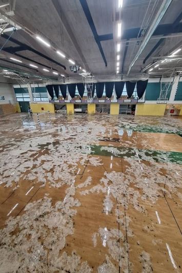 Poplavljena dvorana Leona Štukljaj u Novom Mestu: Uz vas smo