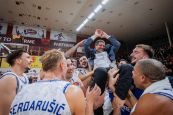 VIDEO: Euforija u Ciboni, Rudeža igrači bacali u zrak