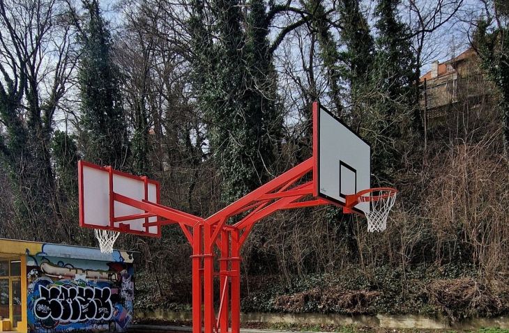 Gasimo požare umjesto da gradimo temelje