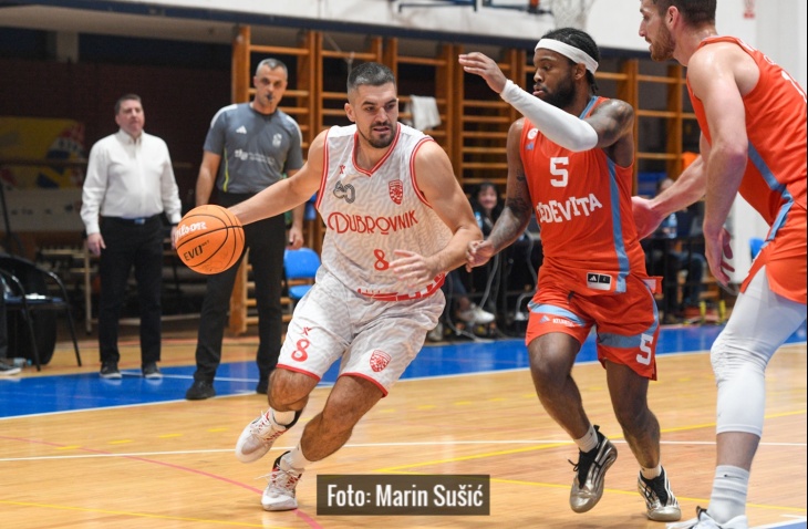 Dubrovnik šokirao Cedevitu Junior u Zagrebu, Dubelj tricama uništio favorita