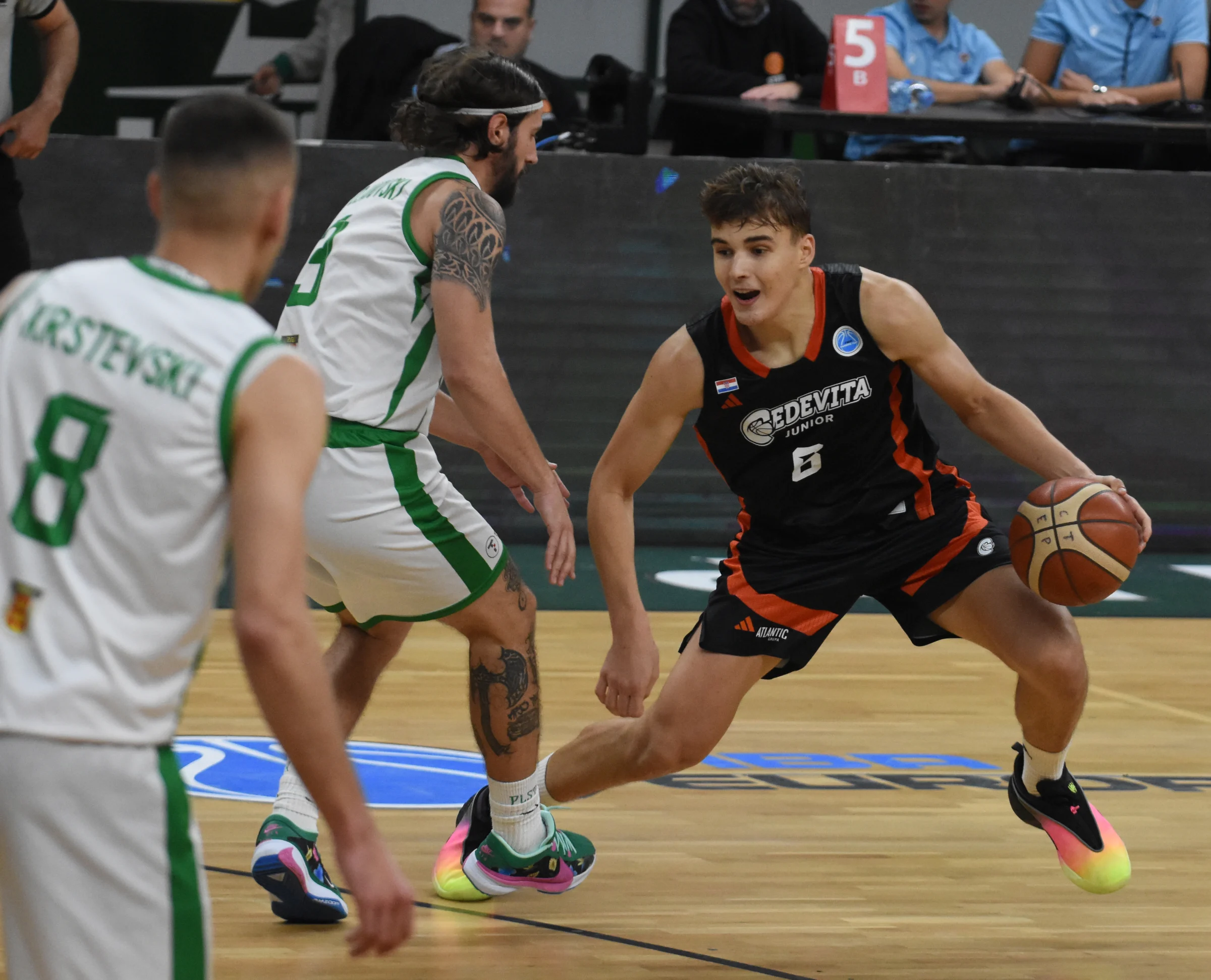 Cedevita Junior i dalje bez poraza u Europi, prijetnje Pelistera neutralizirali Zemljić, Šare i Buljević