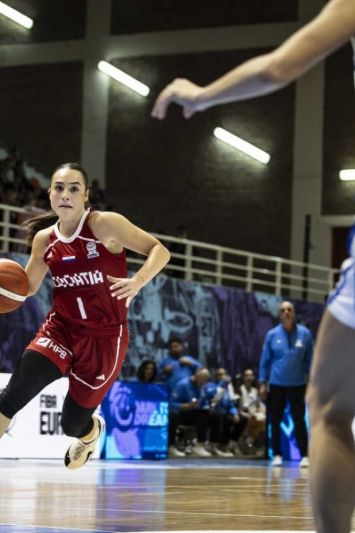 Velika pobjeda i veliki skandal u Grčkoj: Sjajna Nika Mühl se ozlijedila, a dok se previjala od bolova Grkinje su zabile tricu. Pogledajte