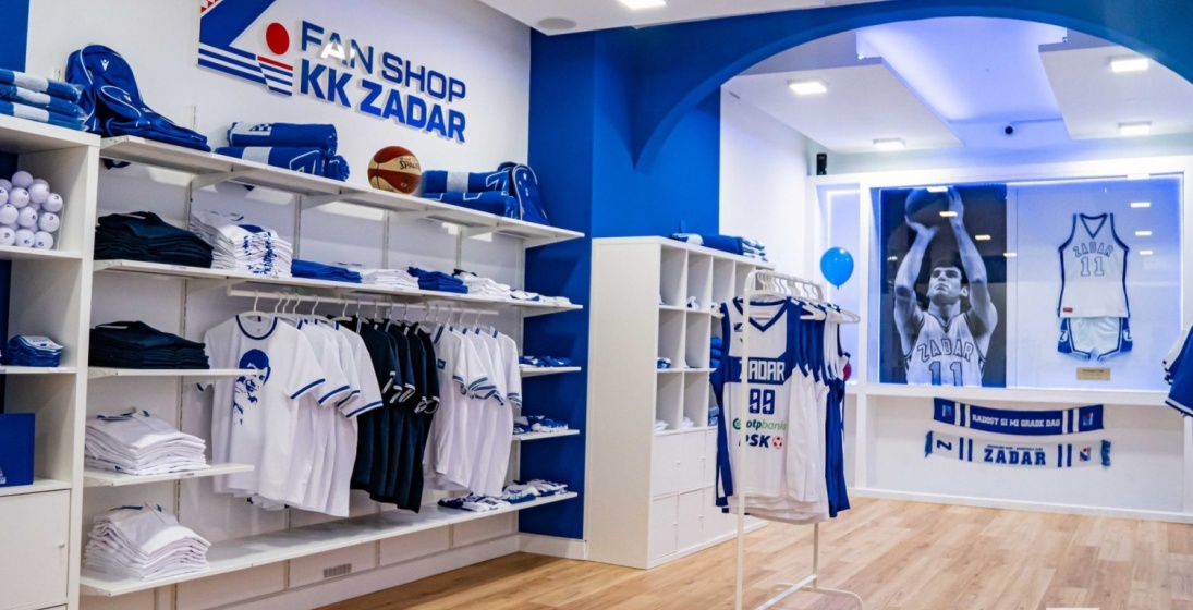 Ma kakav crni petak, plavo-bijeli vikend