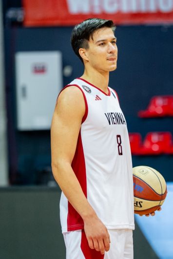 Lovre Runjić uživa u dresu Vienne i Beču: Nakon košarkaške karijere cilj mi je potpuno se vratiti u svijet umjetnosti