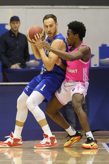 Zadar poen kratak u Beogradu, Mihailović je imao zadnji šut...