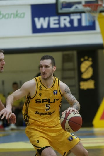 Jordano izrešetao Samobor s 11 trica, Splićani zabili 122 poena