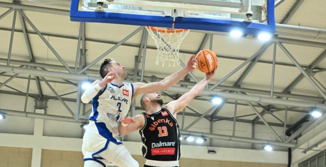 Ludnica u Sinju, Alkar u prvoj utakmici nakon odlaska Milačića slavio protiv Šibenke