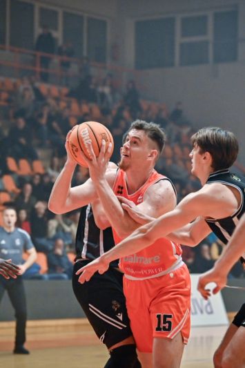 FOTO: Teški dani šibenske košarke, Dubrava se probila na šesto mjesto