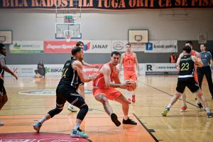 FOTO: Teški dani šibenske košarke, Dubrava se probila na šesto mjesto