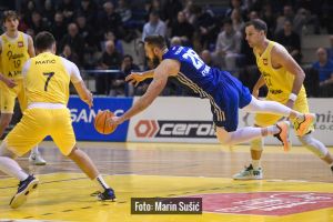 Novačić u zadnjoj sekundi Dinamu donio važnu pobjedu. Sesar: Mislim da nije vidio ni loptu ni koš...