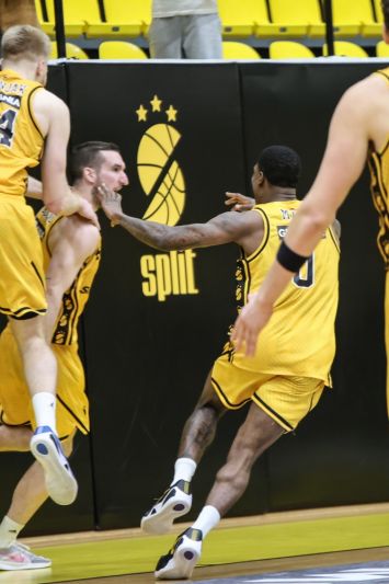 Pogledajte dvije trice u zadnje dvije sekunde i urnebesno slavlje Splićana nakon pobjede protiv Dubrave, presudio je Jordano