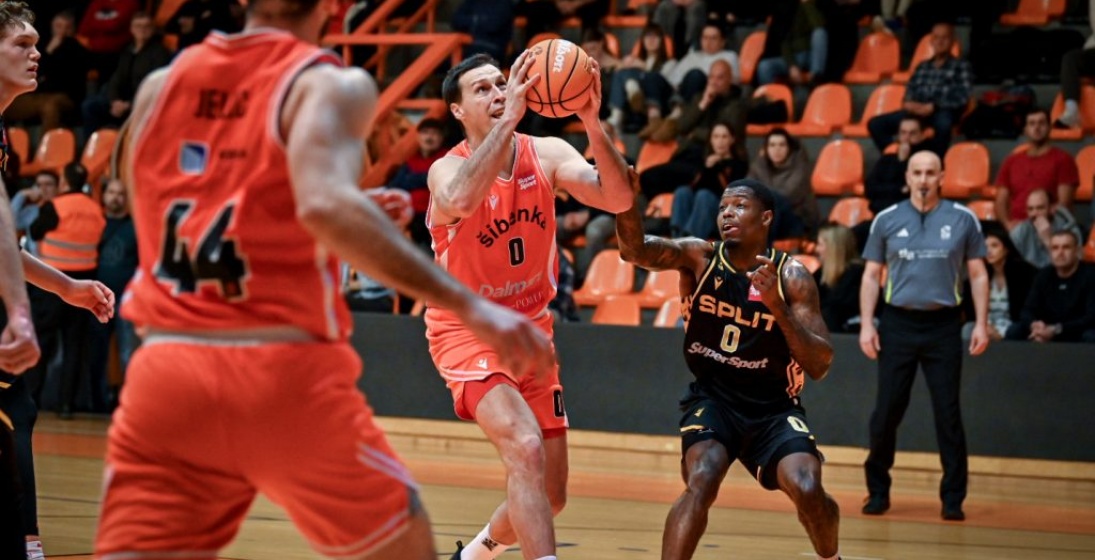 Šibenka tone, Split nemilosrdan na Baldekinu