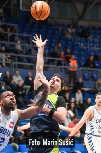 Cibona ide dalje, Roberson zabio 26 poena za 15 minuta
