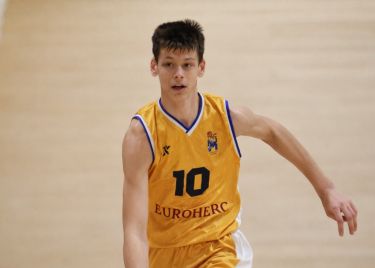 VIDEO Marko Marić hrvatski je tinejdžer od 213 cm koji igra sve pozicije i već je potpisao za Jokićevog agenta