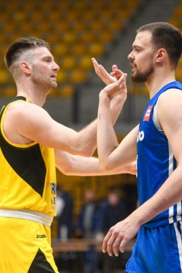 Ljudi, Dinamo se budi! Padaju polako sve momčadi iz gornjeg doma...