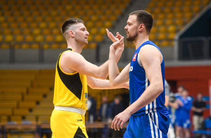 Ljudi, Dinamo se budi! Padaju polako sve momčadi iz gornjeg doma...