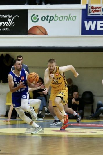 Novi trener Splićana nema radnu dozvolu, do pobjede nad Alkarom doveo ih Ante Marović