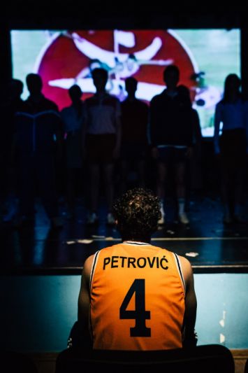 Inspirativna predstava o Draženu Petroviću ovog vikenda u Kazalištu Trešnja