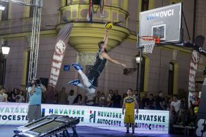 PRO 3x3 Tour: Aluplastik osvojio Vinkovce, Mario Kasun i Dunking Devilsi priredili spektakl na prepunom Korzu