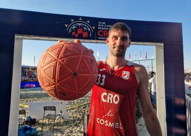 Košarkaš koji je Hrvatskoj umalo donio medalju u rukometu na pijesku - Patrik Jambrović