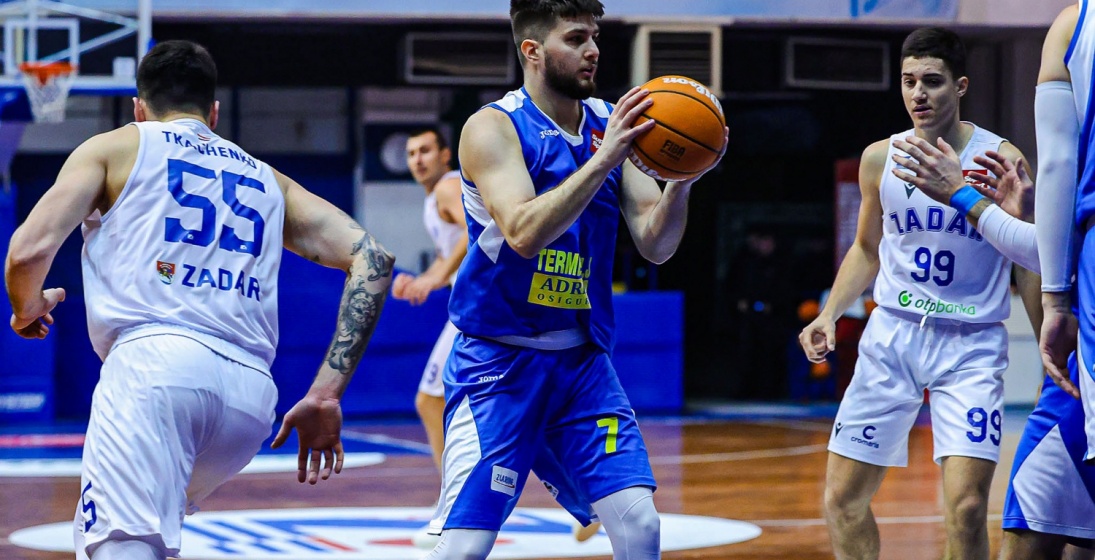 Tomas sletio u Dubravu