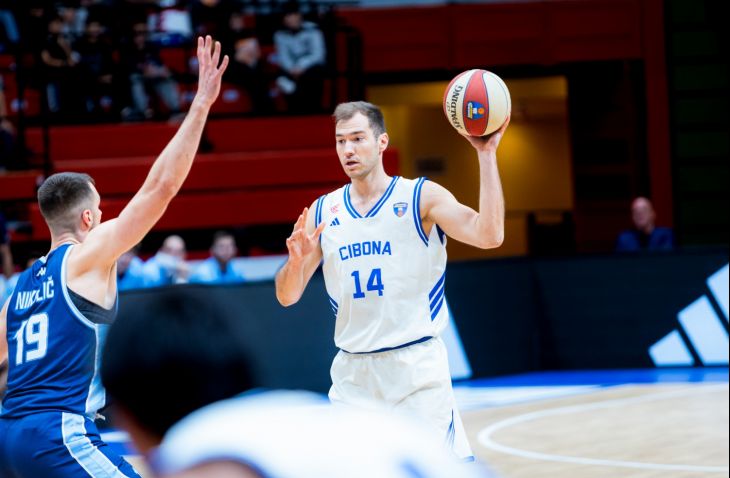 Slovan šokirao Cibonu u Zagrebu, Mazalin briljirao, utakmicu obilježila teža ozljeda suca i isključenje Battlea